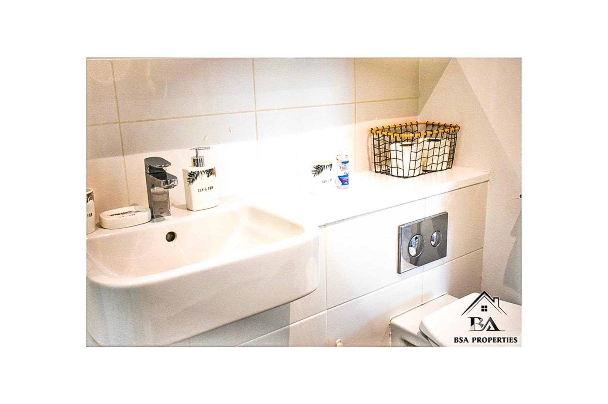 City Centre Apartment Close To Ascot & Legoland Sleep Upto 4 Guests - Parking On Request! Bracknell Dış mekan fotoğraf
