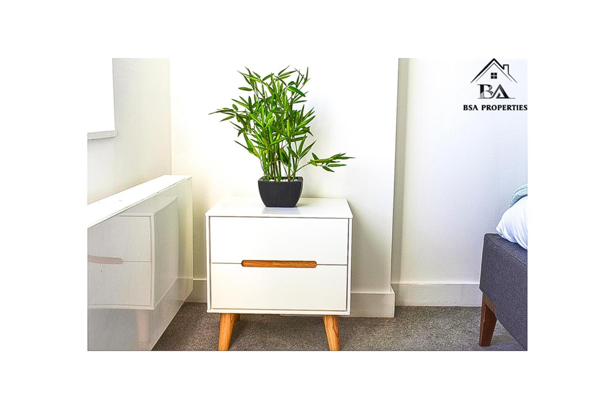City Centre Apartment Close To Ascot & Legoland Sleep Upto 4 Guests - Parking On Request! Bracknell Dış mekan fotoğraf