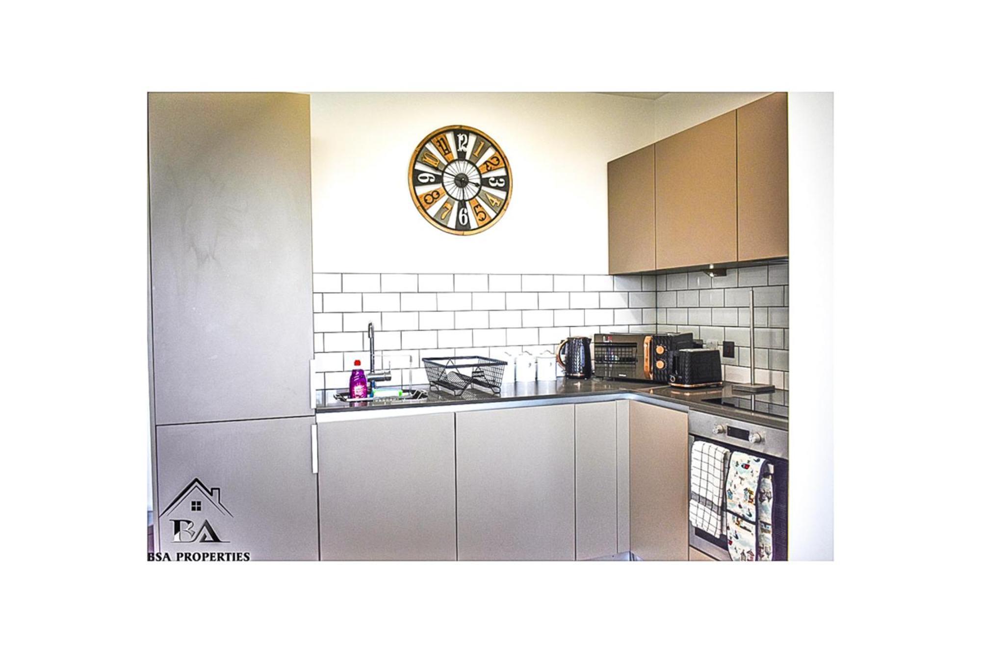 City Centre Apartment Close To Ascot & Legoland Sleep Upto 4 Guests - Parking On Request! Bracknell Dış mekan fotoğraf