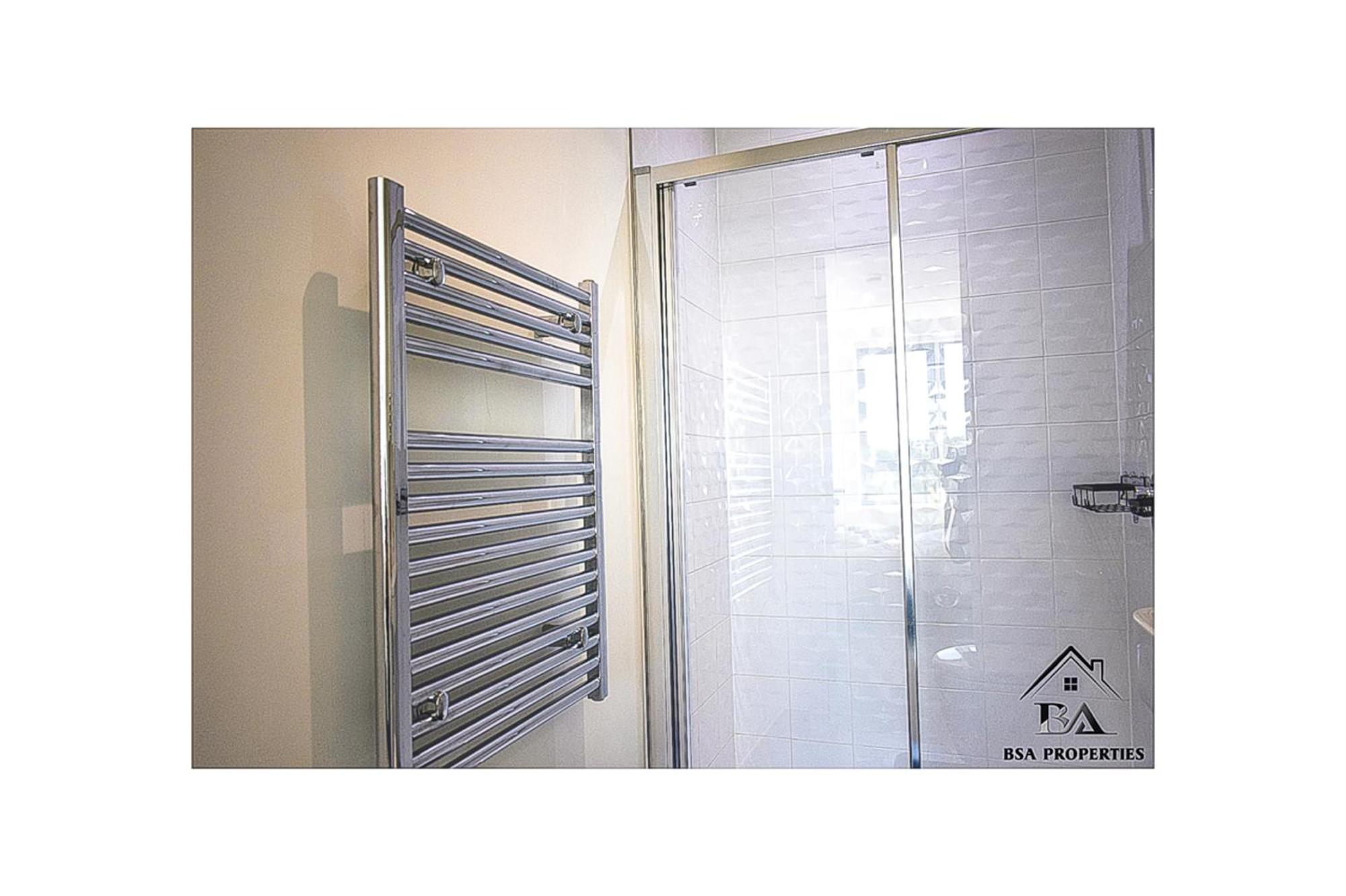 City Centre Apartment Close To Ascot & Legoland Sleep Upto 4 Guests - Parking On Request! Bracknell Dış mekan fotoğraf