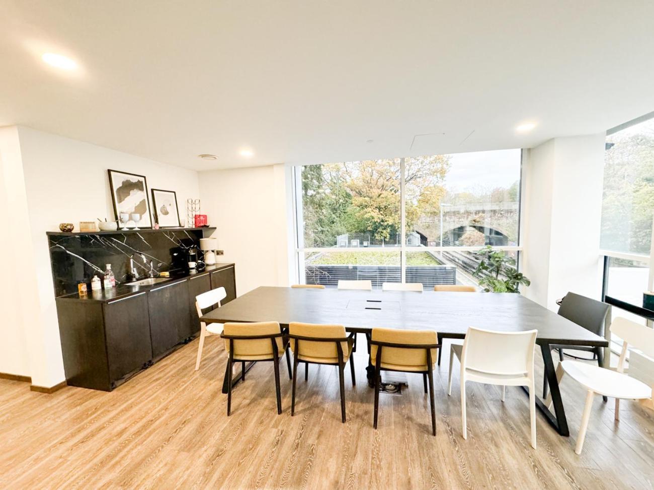 City Centre Apartment Close To Ascot & Legoland Sleep Upto 4 Guests - Parking On Request! Bracknell Dış mekan fotoğraf