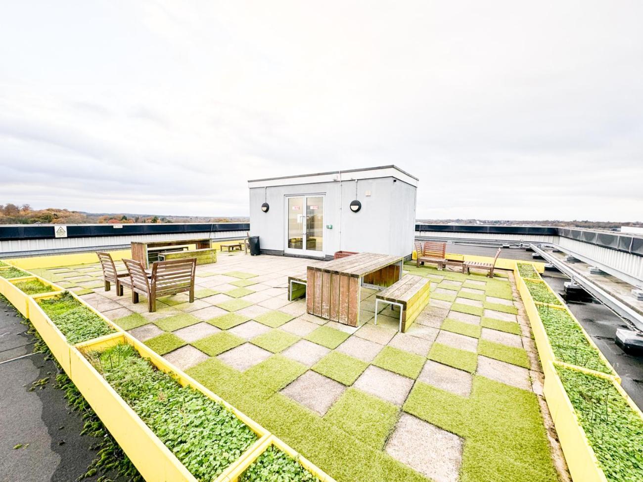 City Centre Apartment Close To Ascot & Legoland Sleep Upto 4 Guests - Parking On Request! Bracknell Dış mekan fotoğraf